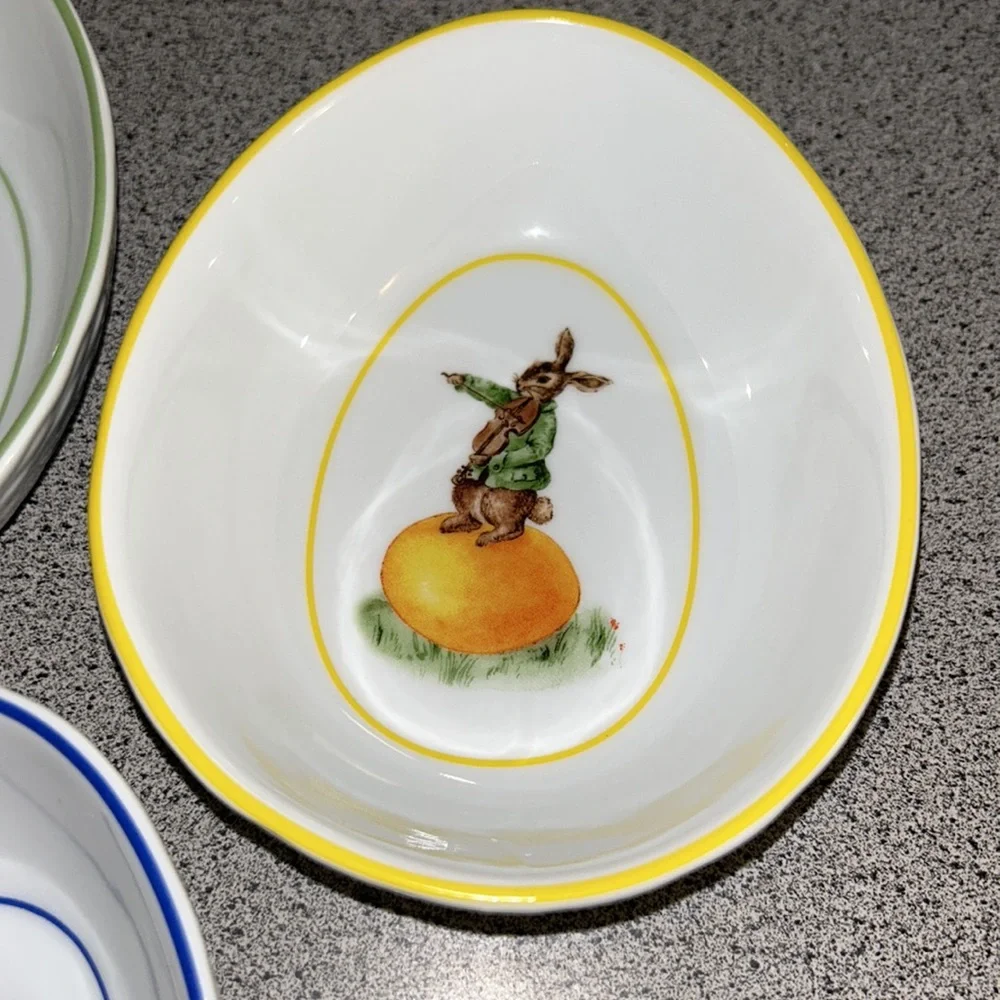 Williams Sonoma Oval shaped Ceramic Bowls with bunny and eggs design-vintage